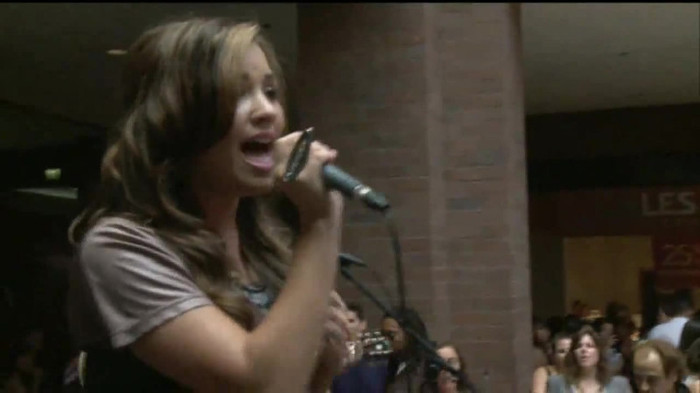 Demi Lovato  Live at Glendale Galleria  in LA for Cambio in HD 05038 - Demilush - Live at Glendale Galleria in LA for Cambio Part o10