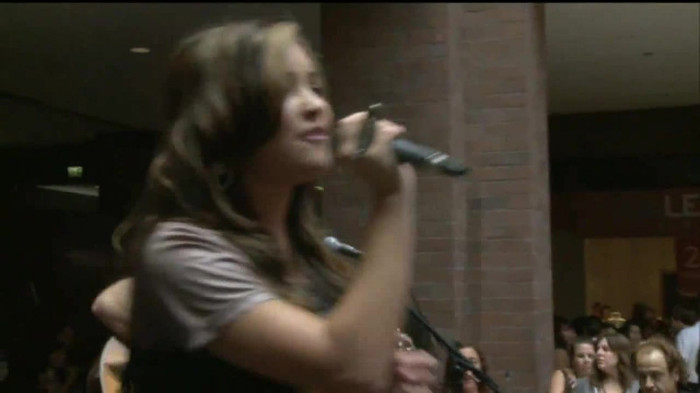 Demi Lovato  Live at Glendale Galleria  in LA for Cambio in HD 05045