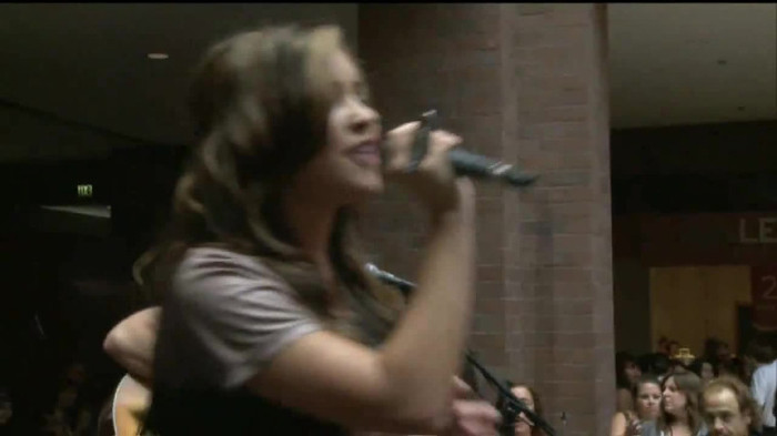 Demi Lovato  Live at Glendale Galleria  in LA for Cambio in HD 05047