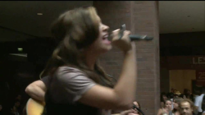 Demi Lovato  Live at Glendale Galleria  in LA for Cambio in HD 05051