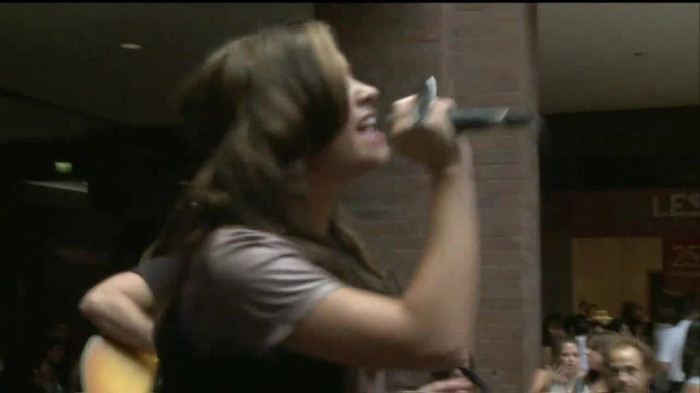 Demi Lovato  Live at Glendale Galleria  in LA for Cambio in HD 05052