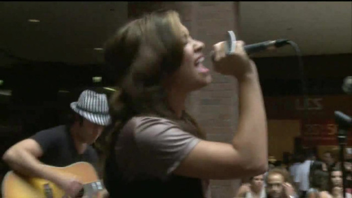 Demi Lovato  Live at Glendale Galleria  in LA for Cambio in HD 05061