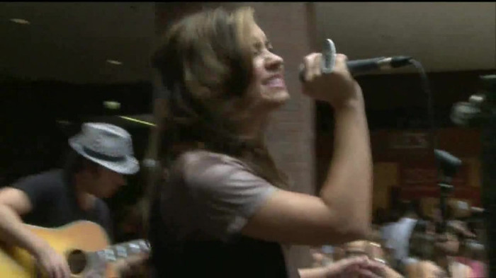Demi Lovato  Live at Glendale Galleria  in LA for Cambio in HD 05066