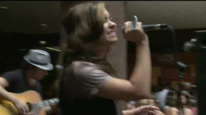 Demi Lovato  Live at Glendale Galleria  in LA for Cambio in HD 05067