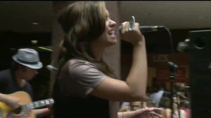 Demi Lovato  Live at Glendale Galleria  in LA for Cambio in HD 05070