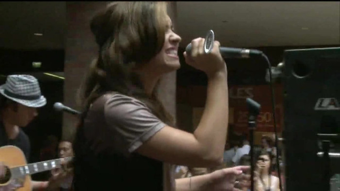 Demi Lovato  Live at Glendale Galleria  in LA for Cambio in HD 05078