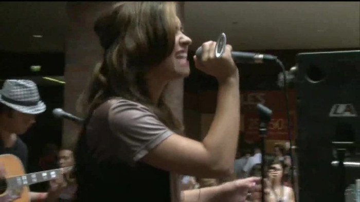 Demi Lovato  Live at Glendale Galleria  in LA for Cambio in HD 05079