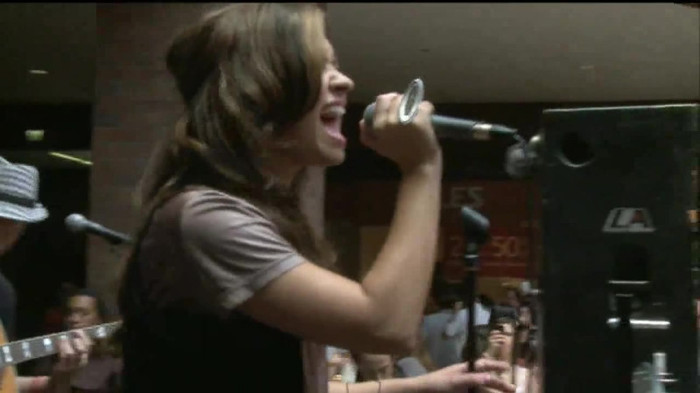 Demi Lovato  Live at Glendale Galleria  in LA for Cambio in HD 05085