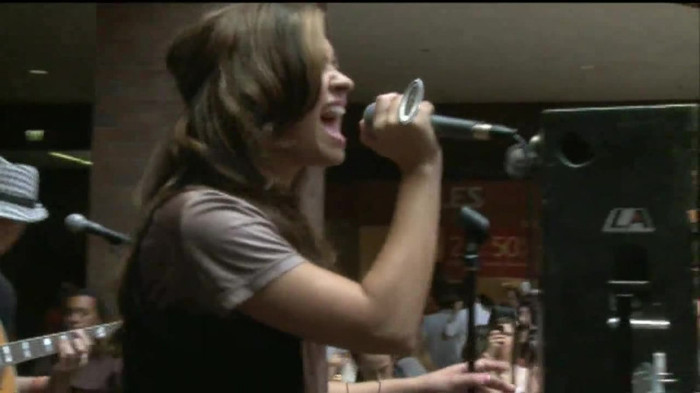 Demi Lovato  Live at Glendale Galleria  in LA for Cambio in HD 05086