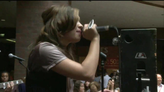 Demi Lovato  Live at Glendale Galleria  in LA for Cambio in HD 05102