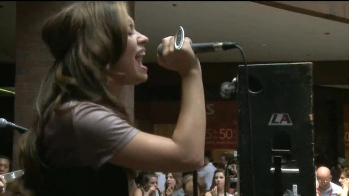 Demi Lovato  Live at Glendale Galleria  in LA for Cambio in HD 05137