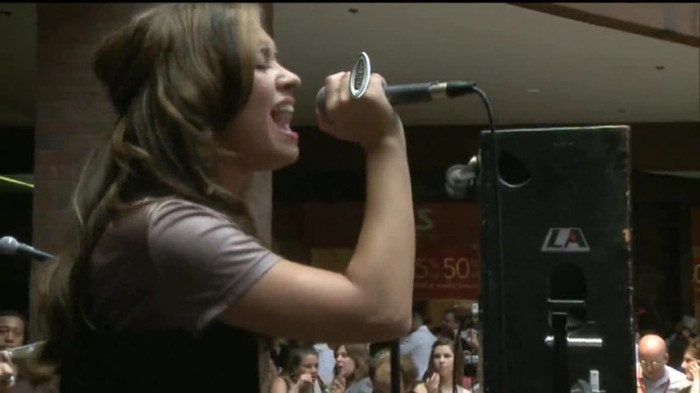 Demi Lovato  Live at Glendale Galleria  in LA for Cambio in HD 05139