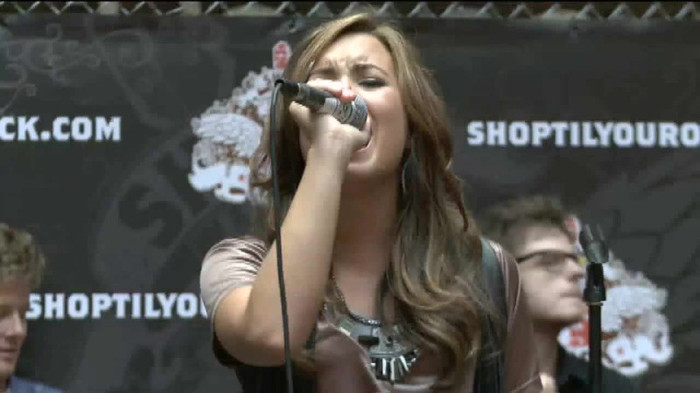 Demi Lovato  Live at Glendale Galleria  in LA for Cambio in HD 05141