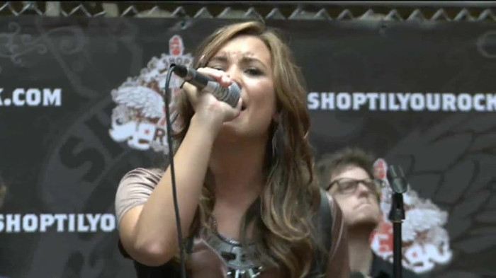 Demi Lovato  Live at Glendale Galleria  in LA for Cambio in HD 05149