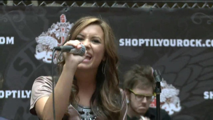 Demi Lovato  Live at Glendale Galleria  in LA for Cambio in HD 05171
