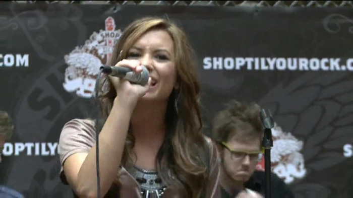 Demi Lovato  Live at Glendale Galleria  in LA for Cambio in HD 05174