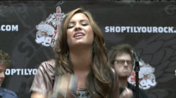 Demi Lovato  Live at Glendale Galleria  in LA for Cambio in HD 05181