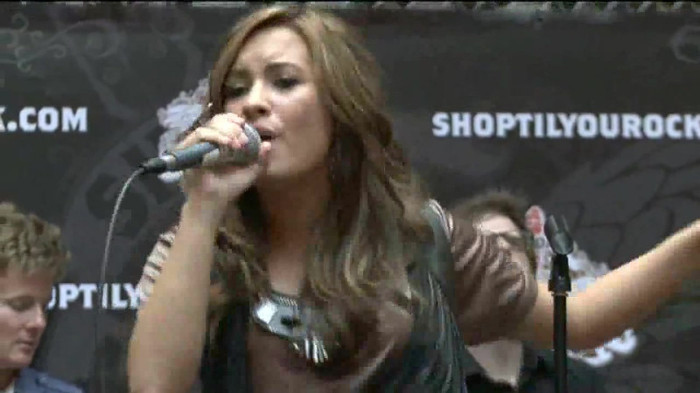 Demi Lovato  Live at Glendale Galleria  in LA for Cambio in HD 05199