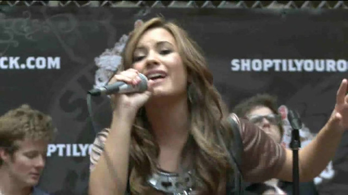 Demi Lovato  Live at Glendale Galleria  in LA for Cambio in HD 05206
