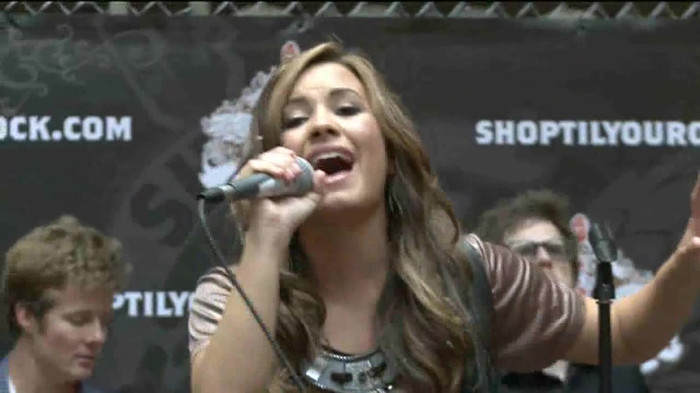 Demi Lovato  Live at Glendale Galleria  in LA for Cambio in HD 05208