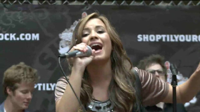 Demi Lovato  Live at Glendale Galleria  in LA for Cambio in HD 05209
