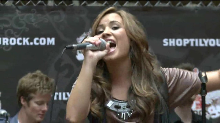Demi Lovato  Live at Glendale Galleria  in LA for Cambio in HD 05219
