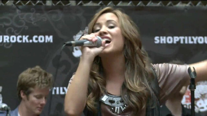 Demi Lovato  Live at Glendale Galleria  in LA for Cambio in HD 05221