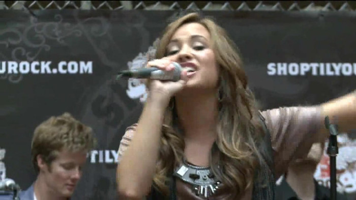 Demi Lovato  Live at Glendale Galleria  in LA for Cambio in HD 05222