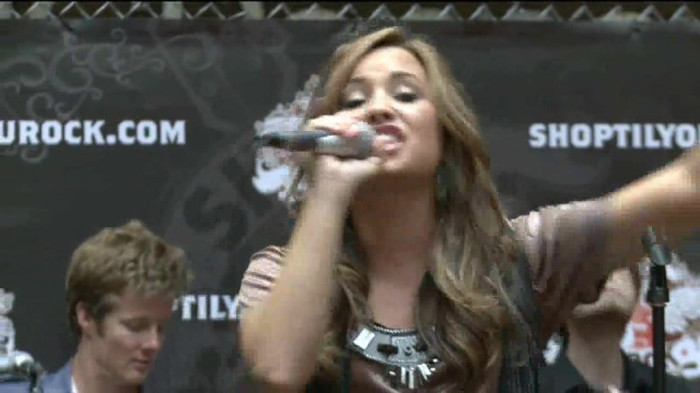 Demi Lovato  Live at Glendale Galleria  in LA for Cambio in HD 05223