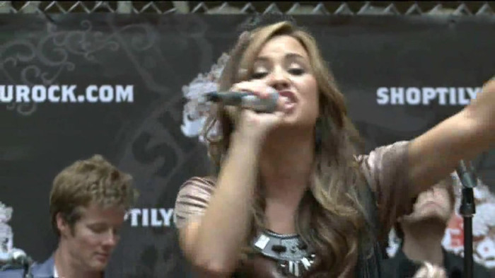 Demi Lovato  Live at Glendale Galleria  in LA for Cambio in HD 05225