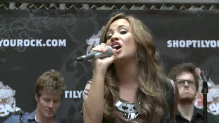 Demi Lovato  Live at Glendale Galleria  in LA for Cambio in HD 05233