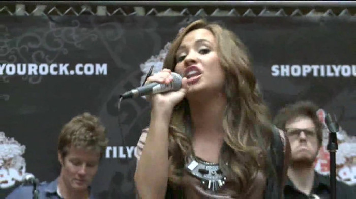 Demi Lovato  Live at Glendale Galleria  in LA for Cambio in HD 05235