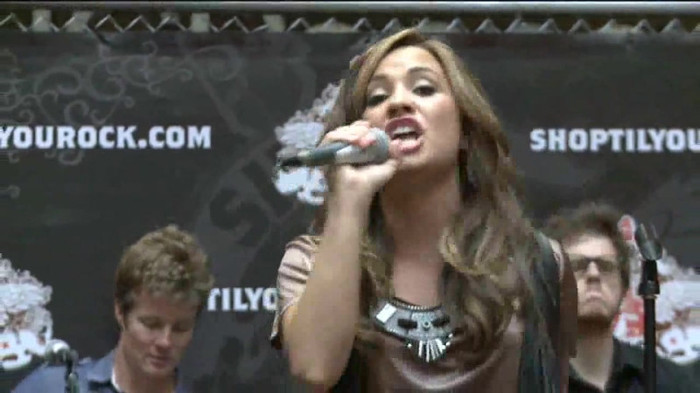 Demi Lovato  Live at Glendale Galleria  in LA for Cambio in HD 05238