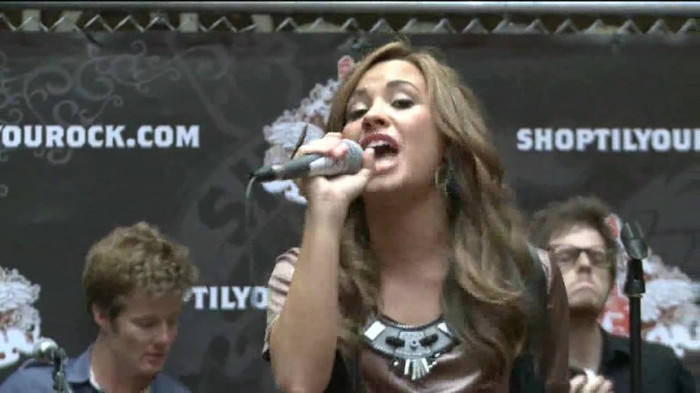 Demi Lovato  Live at Glendale Galleria  in LA for Cambio in HD 05247