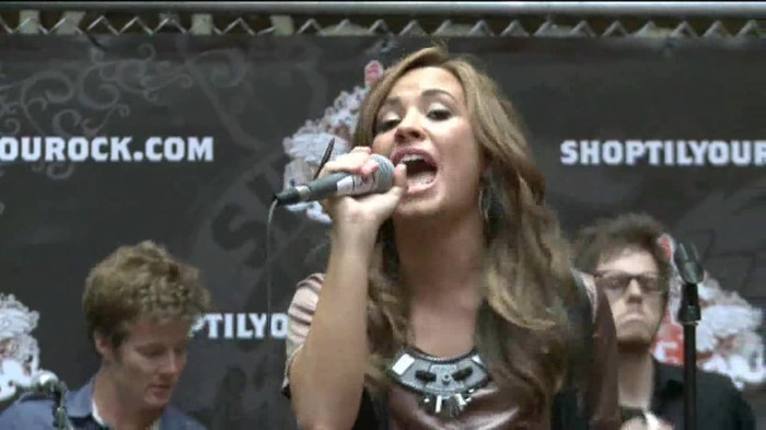 Demi Lovato  Live at Glendale Galleria  in LA for Cambio in HD 05248