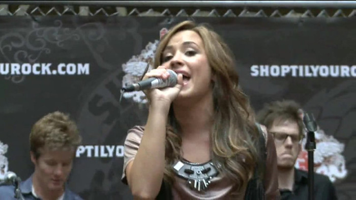 Demi Lovato  Live at Glendale Galleria  in LA for Cambio in HD 05253