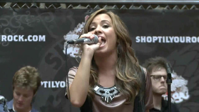 Demi Lovato  Live at Glendale Galleria  in LA for Cambio in HD 05259