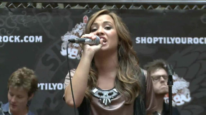 Demi Lovato  Live at Glendale Galleria  in LA for Cambio in HD 05266