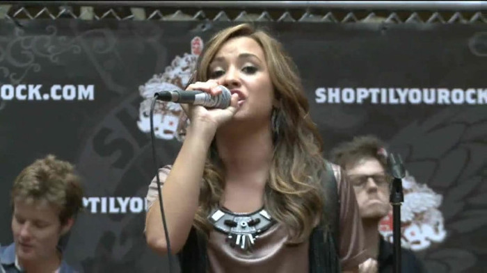 Demi Lovato  Live at Glendale Galleria  in LA for Cambio in HD 05268