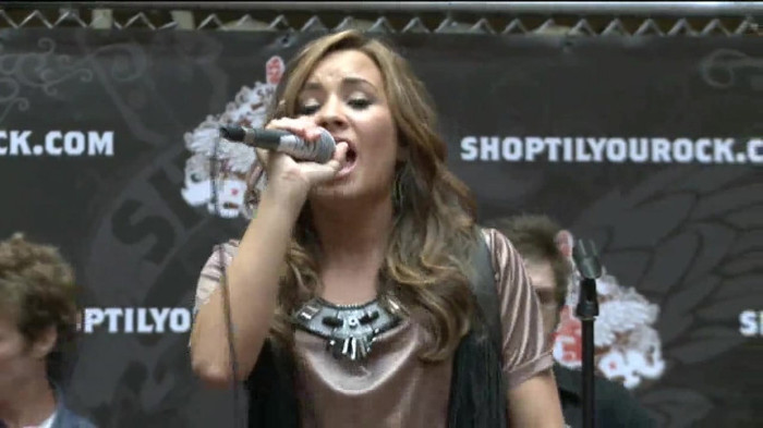 Demi Lovato  Live at Glendale Galleria  in LA for Cambio in HD 05278