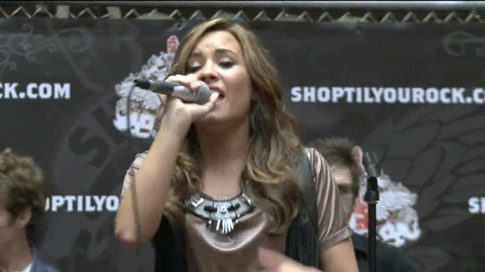 Demi Lovato  Live at Glendale Galleria  in LA for Cambio in HD 05279