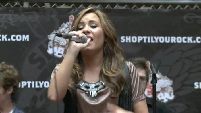 Demi Lovato  Live at Glendale Galleria  in LA for Cambio in HD 05280