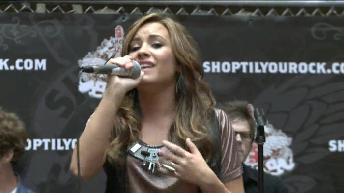 Demi Lovato  Live at Glendale Galleria  in LA for Cambio in HD 05283