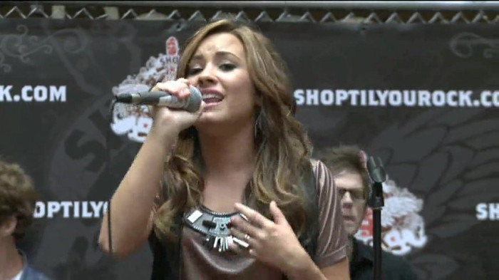 Demi Lovato  Live at Glendale Galleria  in LA for Cambio in HD 05284