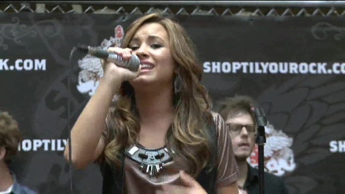 Demi Lovato  Live at Glendale Galleria  in LA for Cambio in HD 05288