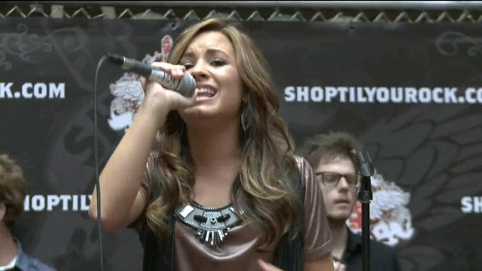 Demi Lovato  Live at Glendale Galleria  in LA for Cambio in HD 05289