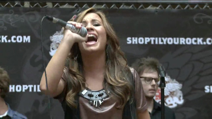 Demi Lovato  Live at Glendale Galleria  in LA for Cambio in HD 05293