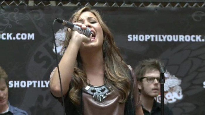 Demi Lovato  Live at Glendale Galleria  in LA for Cambio in HD 05305