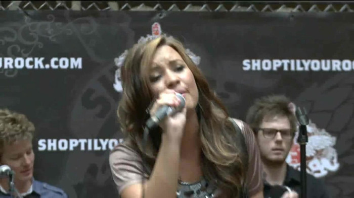 Demi Lovato  Live at Glendale Galleria  in LA for Cambio in HD 05319