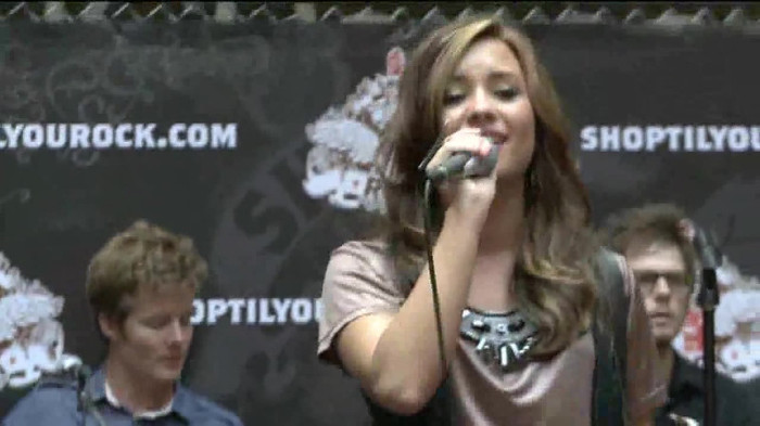 Demi Lovato  Live at Glendale Galleria  in LA for Cambio in HD 05354